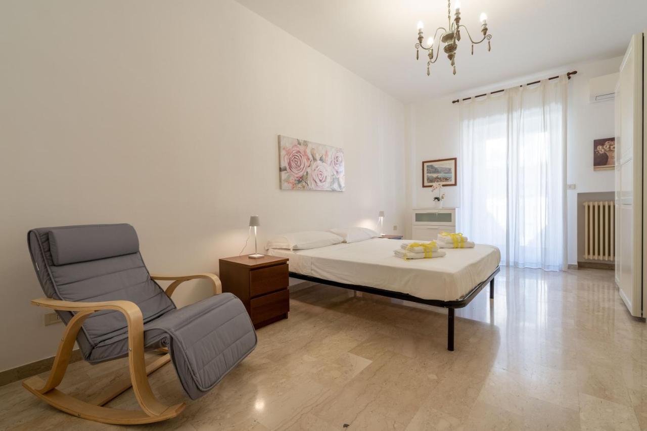 Universita & Stazione Airy Apartment With Parking バーリ エクステリア 写真