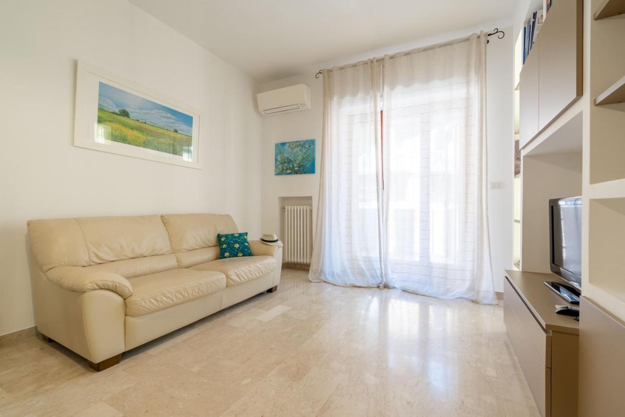 Universita & Stazione Airy Apartment With Parking バーリ エクステリア 写真